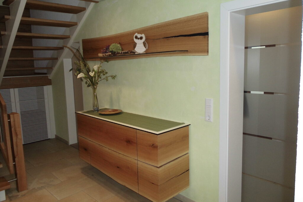 Sideboard und Schrank