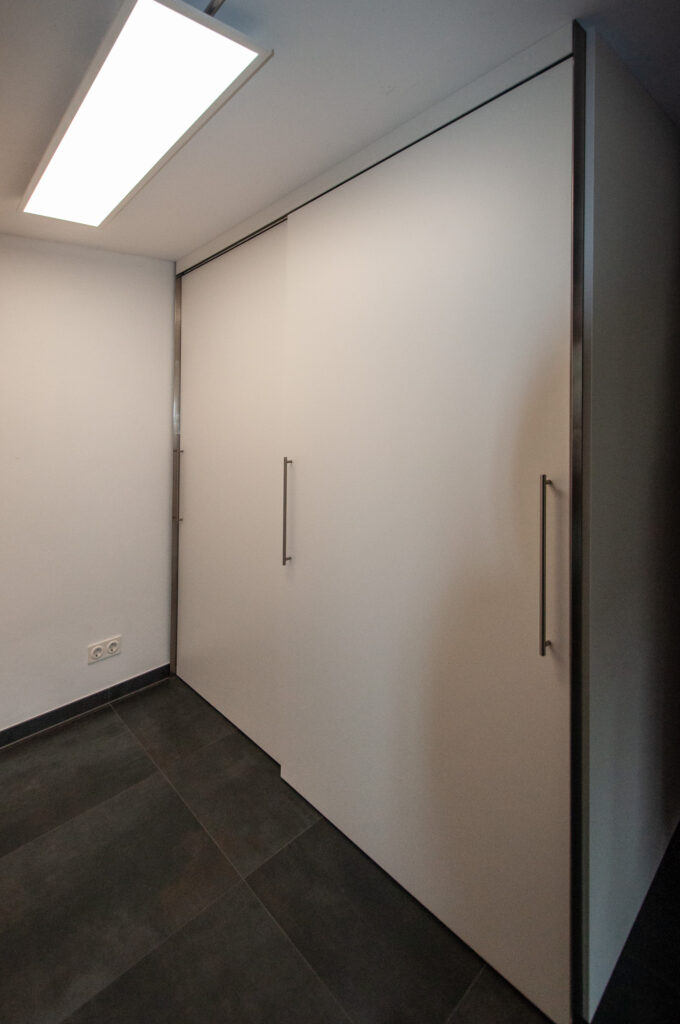 Sideboard und Schrank