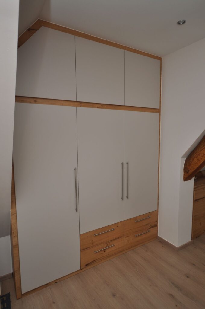 Sideboard und Schrank