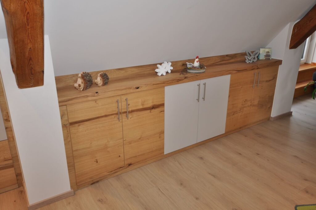 Sideboard und Schrank