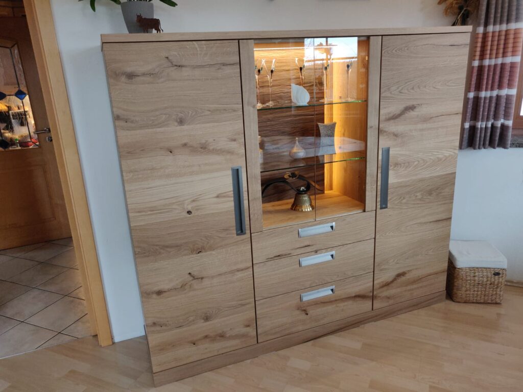 Sideboard und Schrank