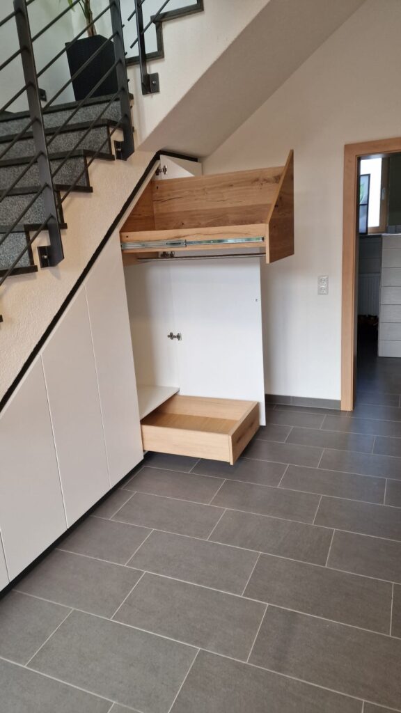 Sideboard und Schrank