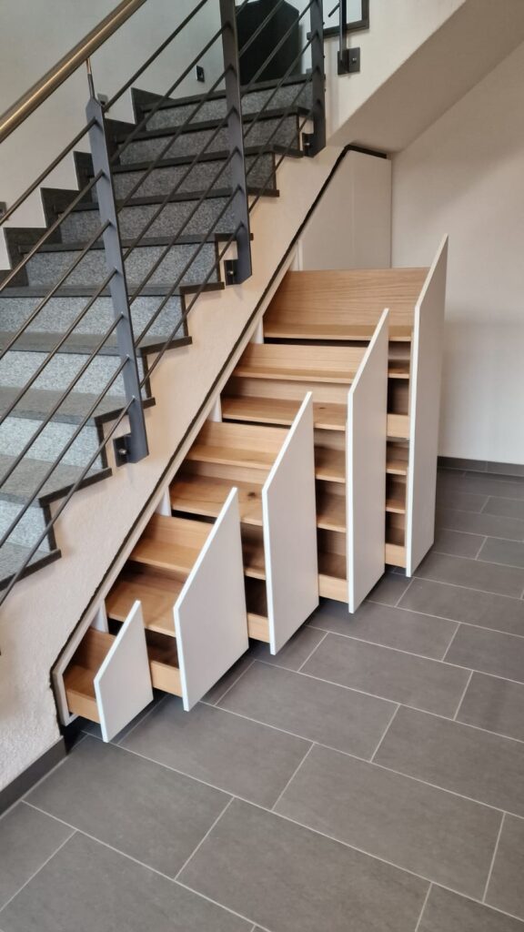 Sideboard und Schrank