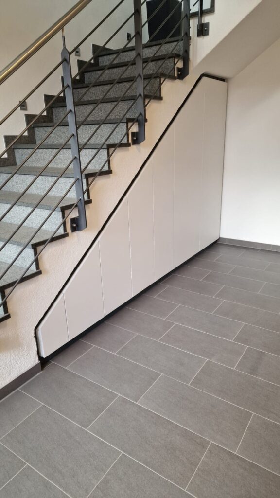 Sideboard und Schrank