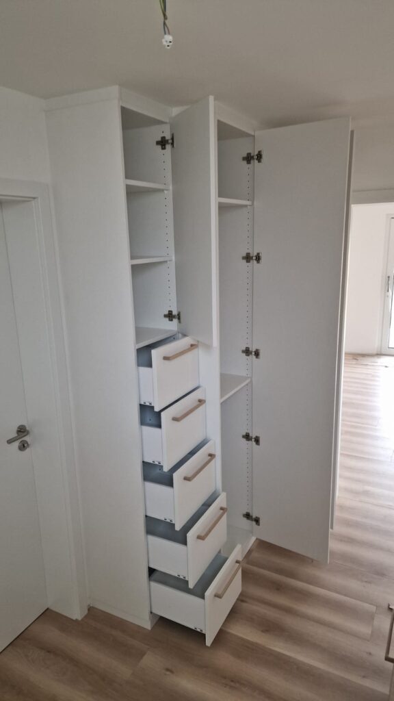 Sideboard und Schrank