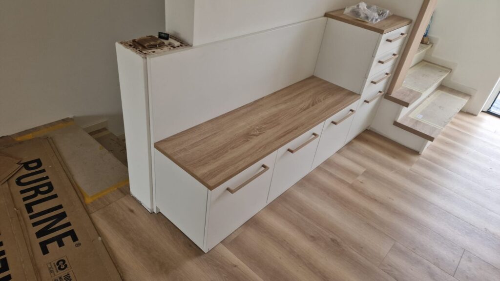 Sideboard und Schrank